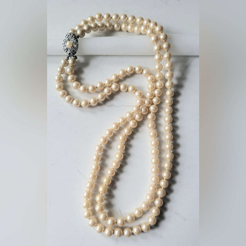 Champagne Baroque Vintage 2-Strand Pearl Necklace w Intricate & Sparkly Clasp.